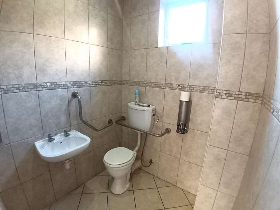 To Let Commercial Property for Rent in Royal Ascot Western Cape